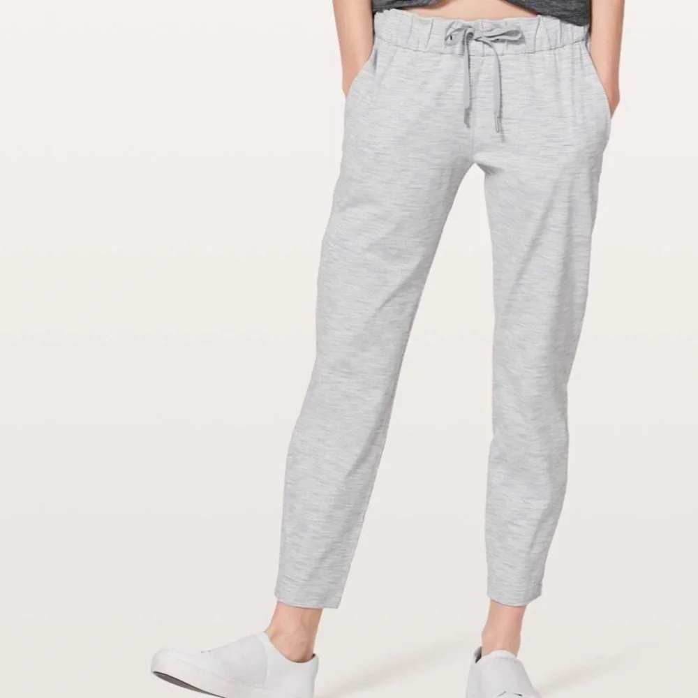 Lululemon On The Fly Pant Grey Size 8 Luxtreme Wee Are From Space Nimbus
